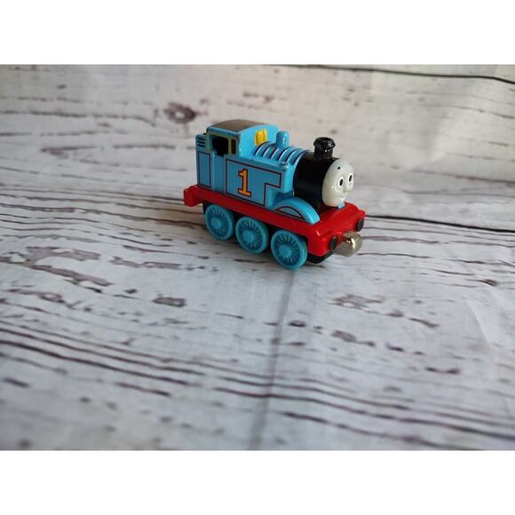 Thomas the Train Tank Engine No.1 2002 Diecast Magnetic Take N Play Train - Picture 1 of 7